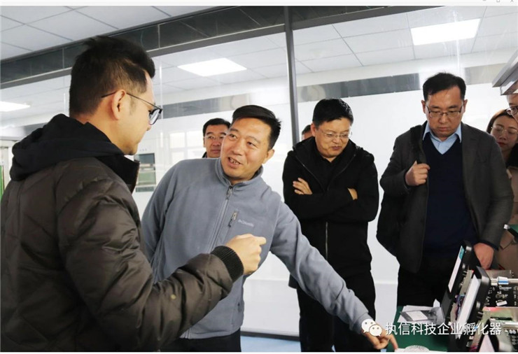 天津市工業(yè)和信息化局工業(yè)中小企業(yè)創(chuàng)新發(fā)展處處長李剛一行到諾邁科技調(diào)研參觀
